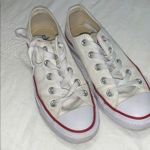 White converse women.